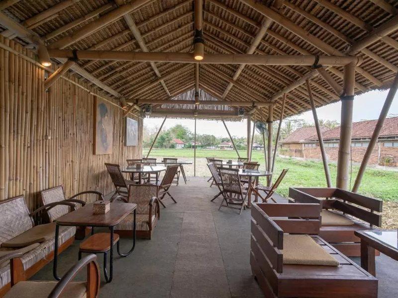 Oyo 2380 Alea Guesthouse Muntilan Екстер'єр фото