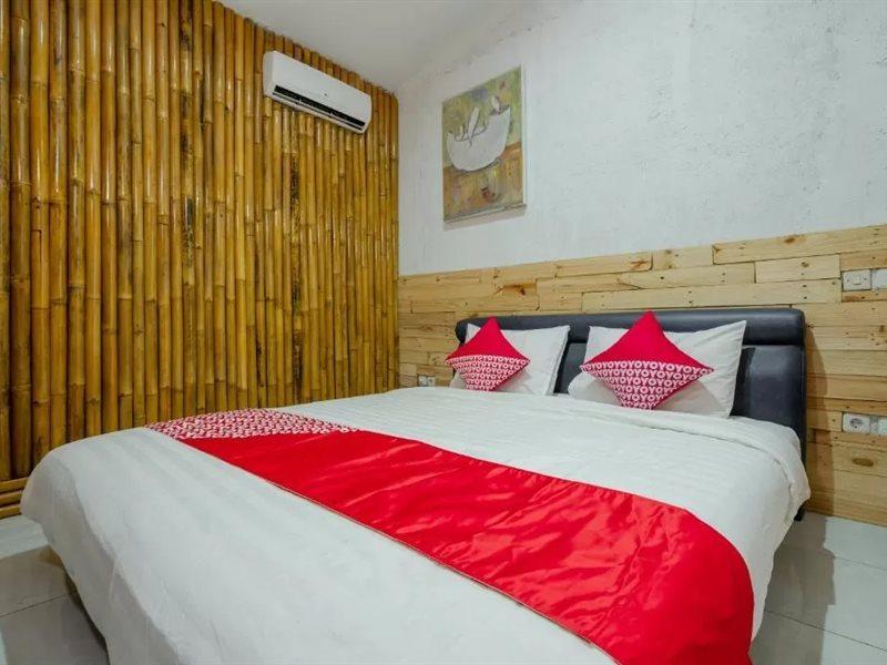 Oyo 2380 Alea Guesthouse Muntilan Екстер'єр фото