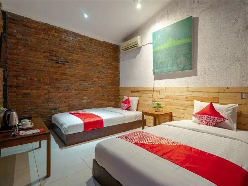 Oyo 2380 Alea Guesthouse Muntilan Екстер'єр фото