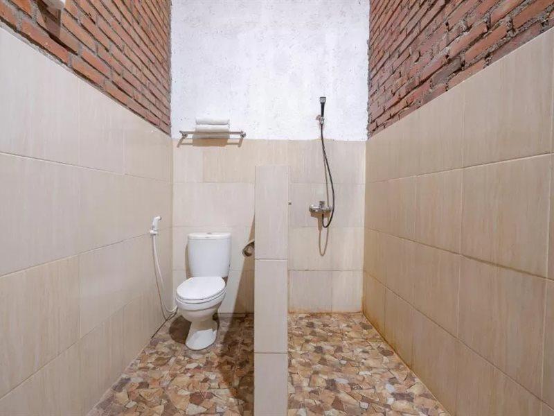 Oyo 2380 Alea Guesthouse Muntilan Екстер'єр фото
