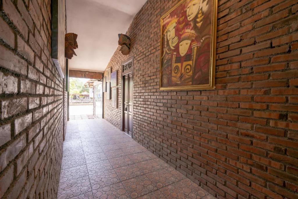 Oyo 2380 Alea Guesthouse Muntilan Екстер'єр фото