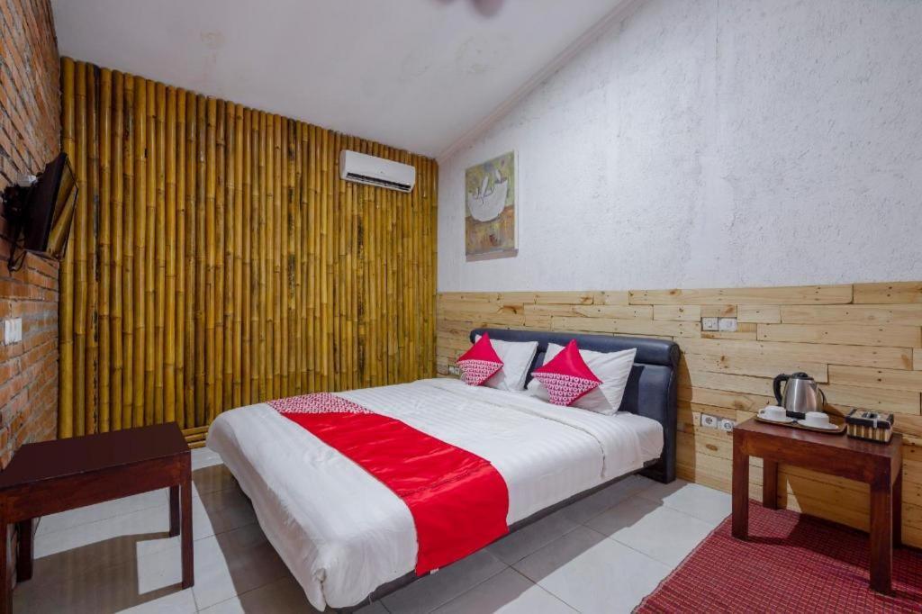 Oyo 2380 Alea Guesthouse Muntilan Екстер'єр фото