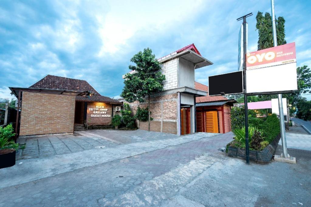 Oyo 2380 Alea Guesthouse Muntilan Екстер'єр фото