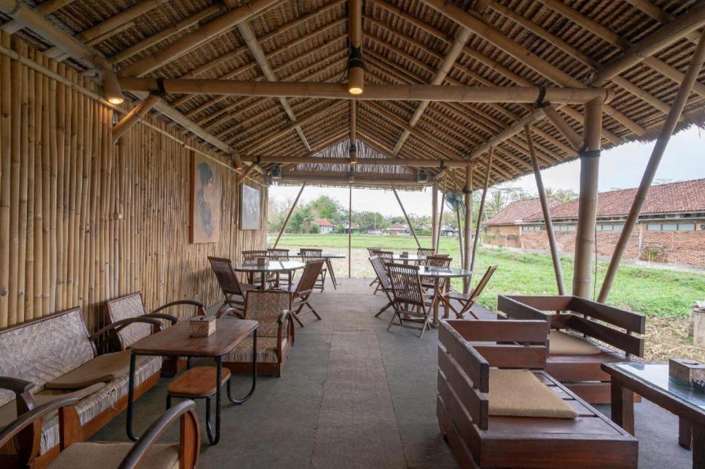 Oyo 2380 Alea Guesthouse Muntilan Екстер'єр фото