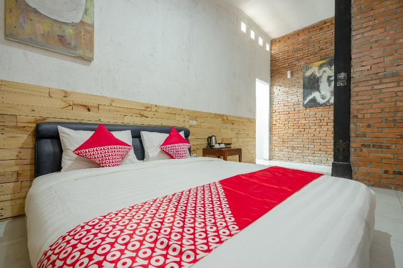 Oyo 2380 Alea Guesthouse Muntilan Екстер'єр фото