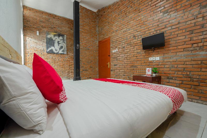 Oyo 2380 Alea Guesthouse Muntilan Екстер'єр фото