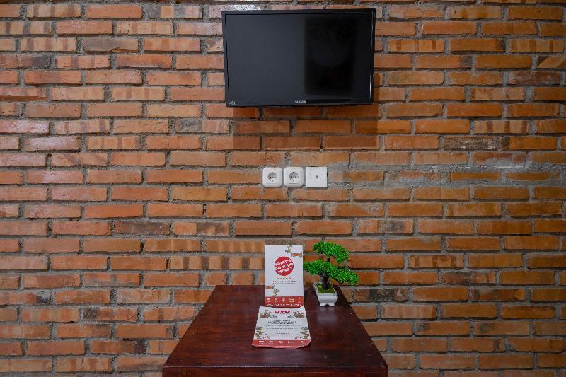 Oyo 2380 Alea Guesthouse Muntilan Екстер'єр фото