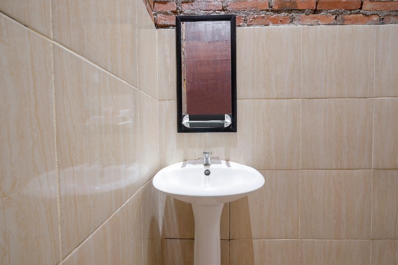 Oyo 2380 Alea Guesthouse Muntilan Екстер'єр фото