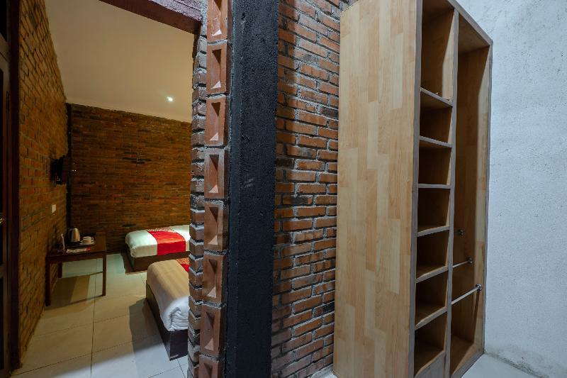 Oyo 2380 Alea Guesthouse Muntilan Екстер'єр фото
