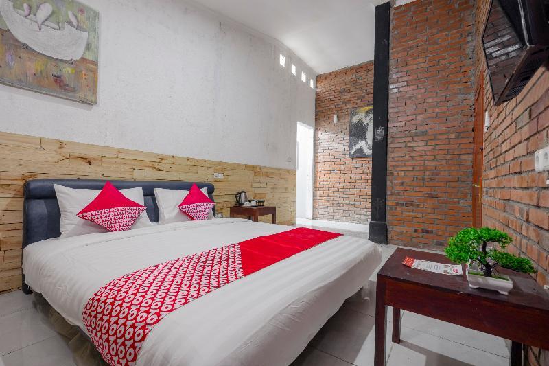 Oyo 2380 Alea Guesthouse Muntilan Екстер'єр фото