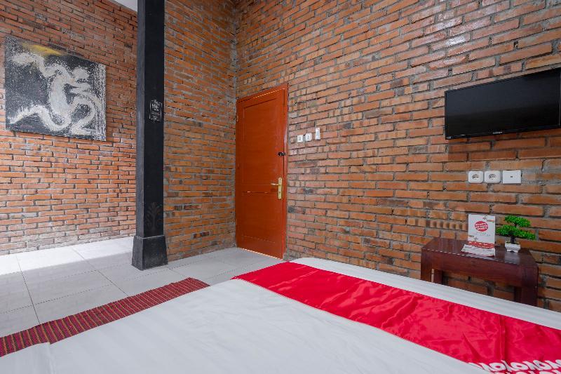 Oyo 2380 Alea Guesthouse Muntilan Екстер'єр фото