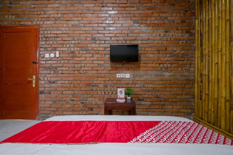 Oyo 2380 Alea Guesthouse Muntilan Екстер'єр фото