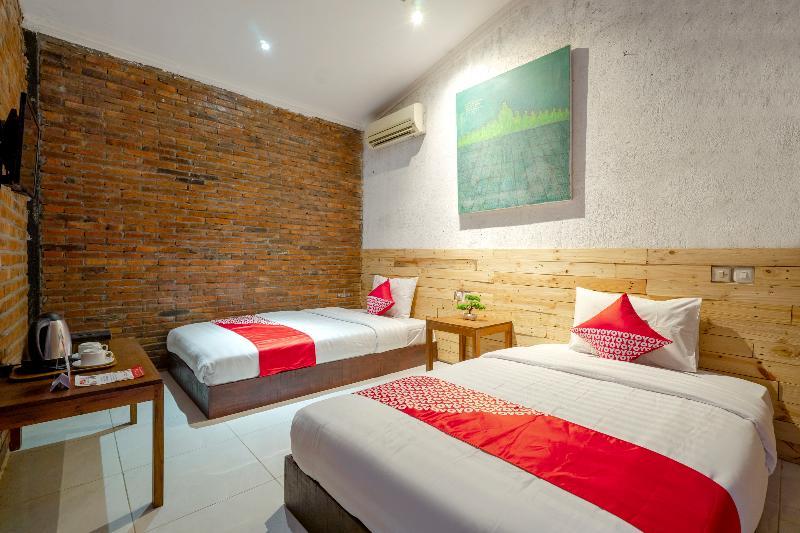 Oyo 2380 Alea Guesthouse Muntilan Екстер'єр фото