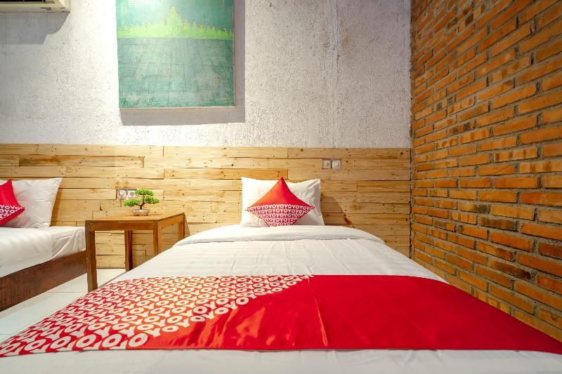 Oyo 2380 Alea Guesthouse Muntilan Екстер'єр фото
