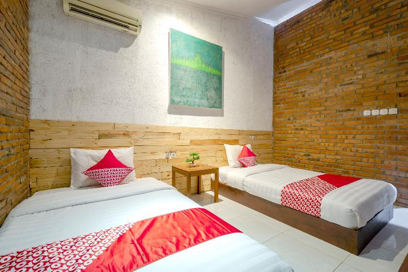 Oyo 2380 Alea Guesthouse Muntilan Екстер'єр фото