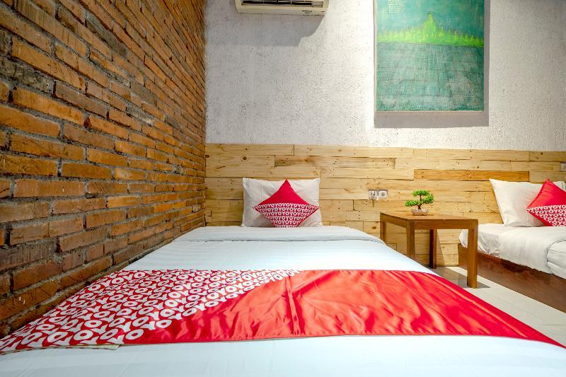 Oyo 2380 Alea Guesthouse Muntilan Екстер'єр фото