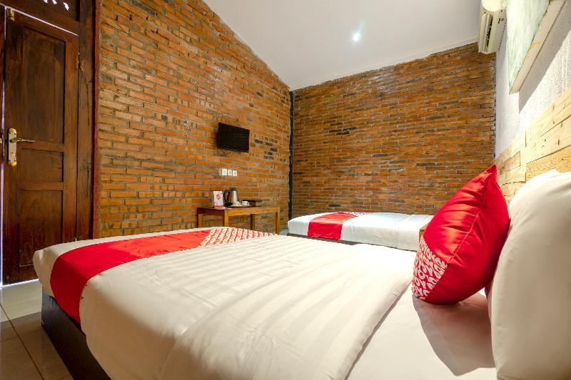 Oyo 2380 Alea Guesthouse Muntilan Екстер'єр фото